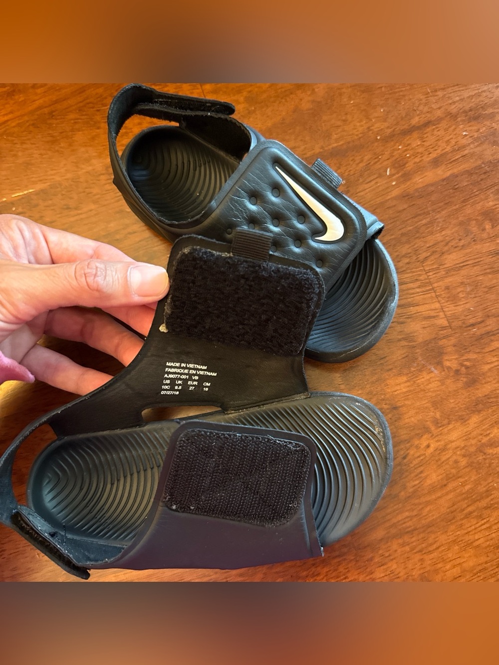 NIKE kids unisex black sandals slide sz 10C ✨ - Picture 3 of 6